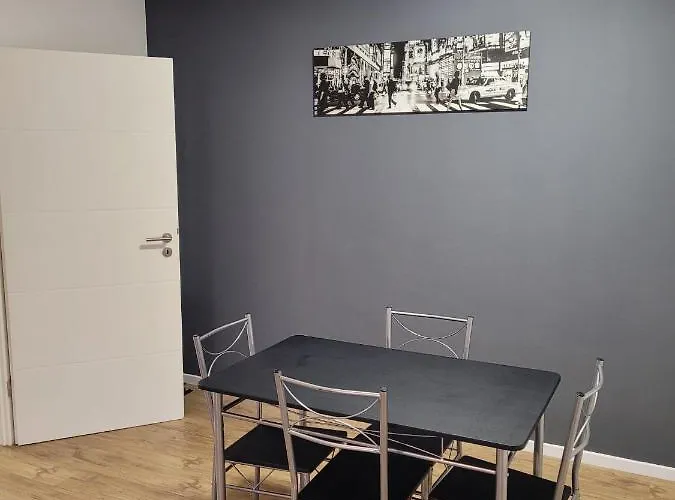 Schoene, Gemuetliche Moeblierte 2 Zi In Rgb Apartment *
